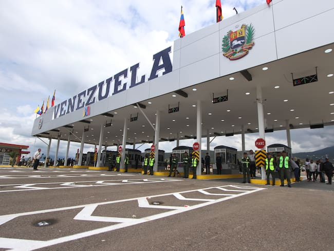 Colombia y Venezuela se alistan para reactivar el transporte de carga a través del Puente Tienditas