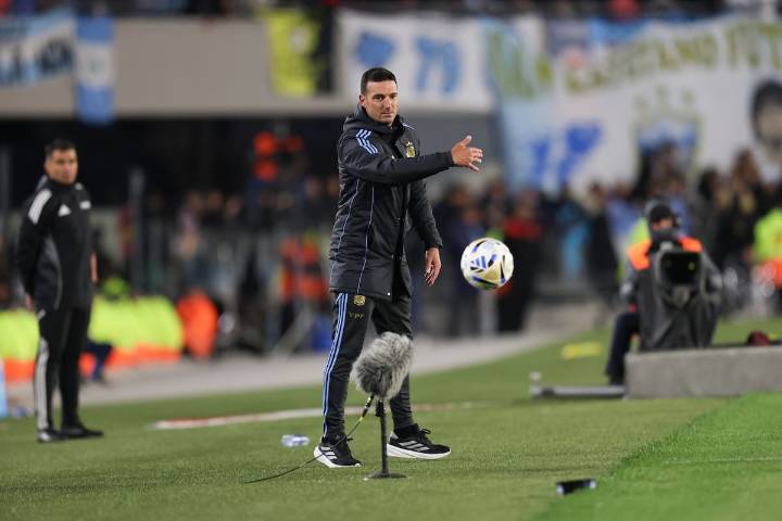 Los retos de Scaloni. Ayudarlo a Messi a "parir" el Mundial y sostener al equipo con la frescura de los más jóvenes