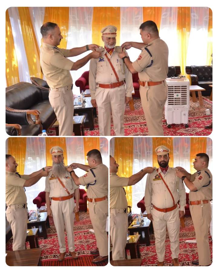 IGP Kashmir pips ranks to newly promoted Officers at DPL Awantipora
