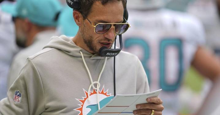 Dolphins players back coach Mike McDaniel as he faces mounting pressure amid 0