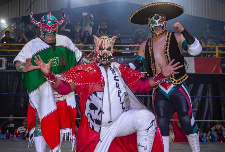 ¡Viva la lucha! Mexicanos tunden a extranjeros que se burlaron del Himno