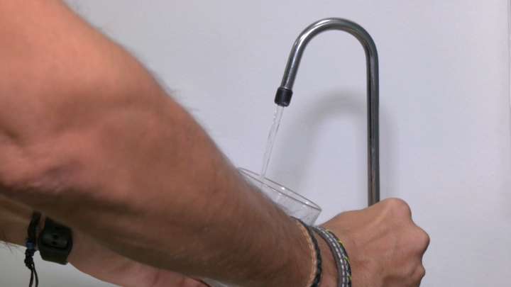 Facua pide que no se cobre a los usuarios por los días de agua turbia en Mérida y Aqualia replica que "no procede"