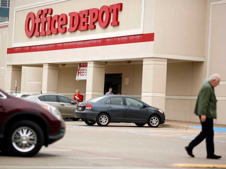 Office Depot despidió a un empleado que se negó a imprimir carteles de Charlie Kirk: "No hago propaganda política"