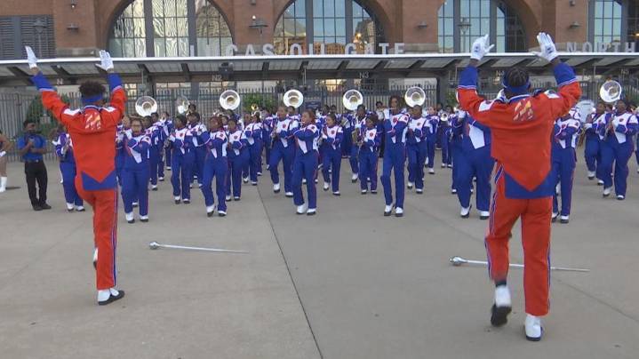 Festivities kick off for Circle City Classic in downtown Indianapolis