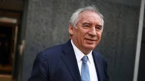 Parlamento de Francia destituye a primer ministro Bayrou