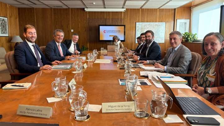 El MITECO reforzará el suministro energético en Escombreras y en polígonos industriales hasta 2030