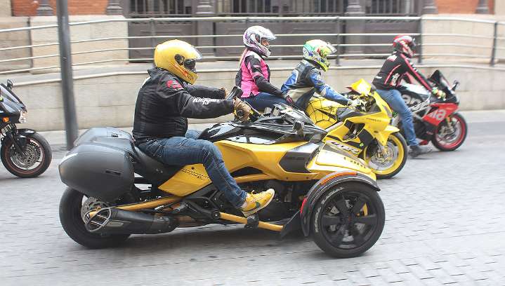 Las motos invaden la Plaza Mayor y Salamanca ruge con el XIII Custom Biker Day