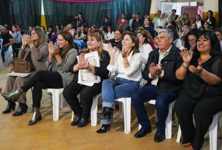 Magda Ayala compartió la celebración del Día del Maestro en la EPA N°2 que cumplió un nuevo aniversario
