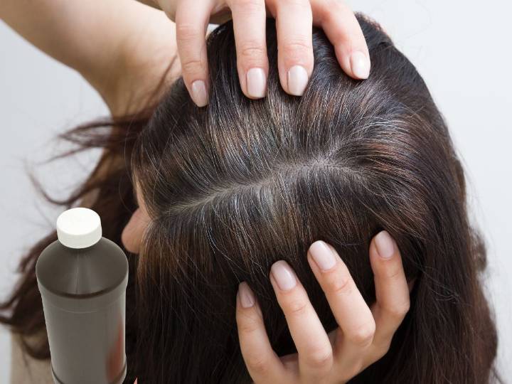 ¿Qué pasa si le pones agua oxigenada a las canas del cabello?