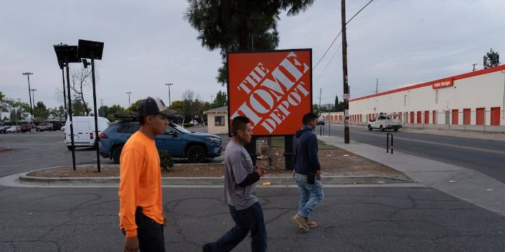 Home Depot stores, long a hub for day laborers, now draw immigration agents out on raids