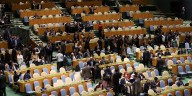 El momento en que los delegados de varios países abandonaron la Asamblea de la ONU al llegar Netanyahu