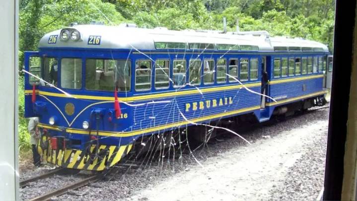 Suspenden temporalmente el servicio de trenes hacia Machu Picchu por bloqueos en la vía