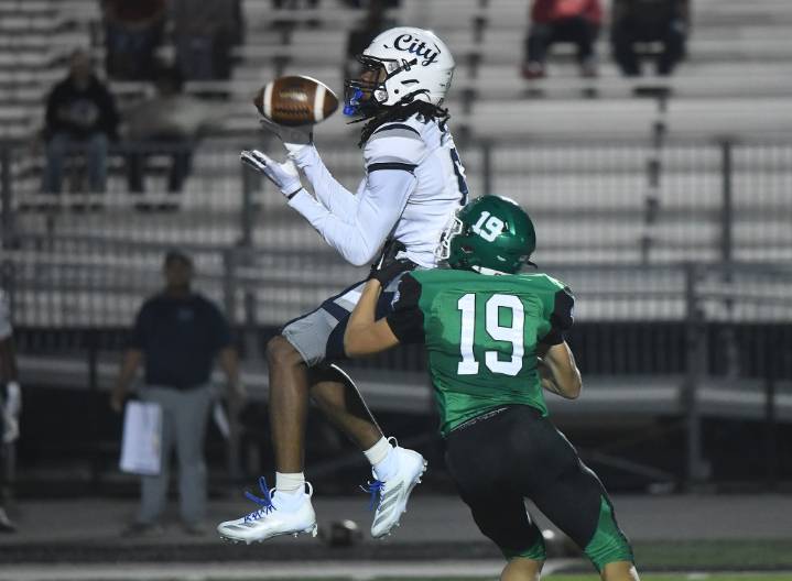 Football: NIU recruit Zaire McKinney lifts Michigan City