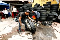Por baches, vulcanizadoras están a 'mil por hora'