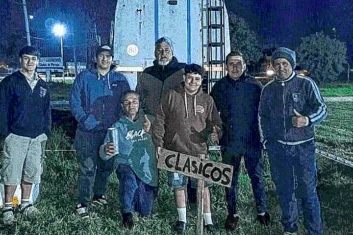 Fanáticos acampan para esperar la llegada del TC Pick Up a Paraná