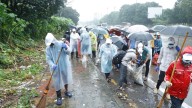 Navi Mumbai residents join rain-soaked cleanliness drive on highways