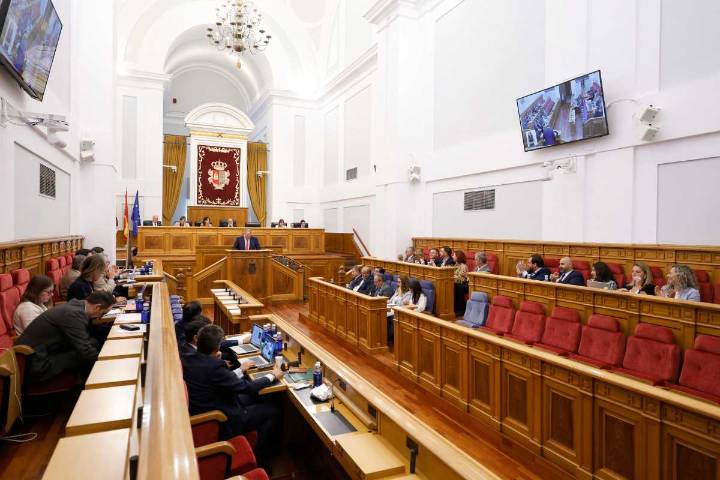 Reproches entre Gobierno y oposición por la lengua azul y moción de apoyo a los trabajadores de Mahle