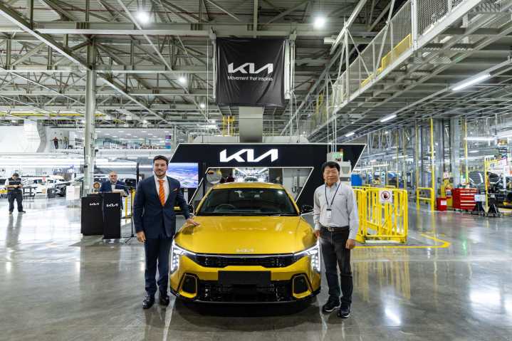 Nuevo León exporta primer KIA hecho en la entidad a Europa