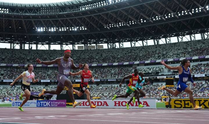 Ayden Owens entra a la acción del segundo día del decatlón en el Mundial en la tercera posición