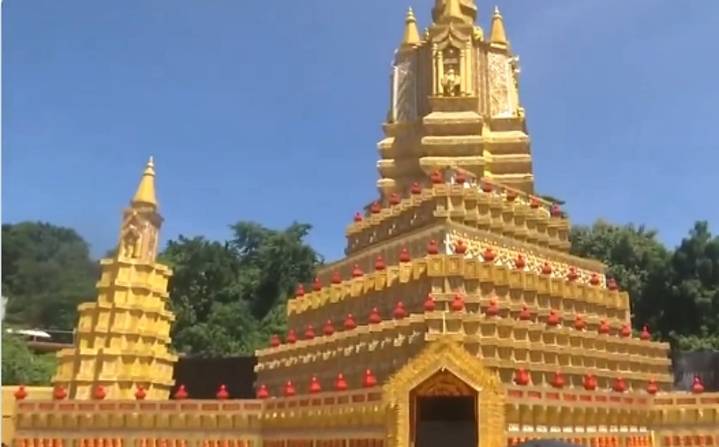 Geetanagar Puja Pandal Replicates Bangkok’s Wat Arun, Cancels Festivities in Tribute to Zubeen Garg