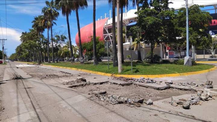 Obra sin terminar en avenida Reforma pone en riesgo a conductores en Mazatlán