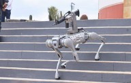 Zacatecas presenta ‘perro robot’ armado que usará en operativos de seguridad