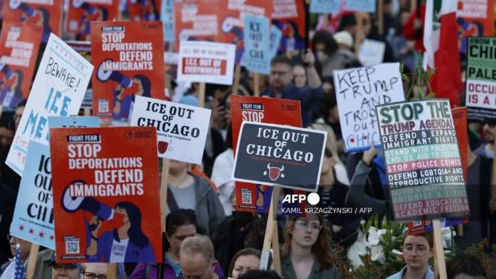 Trump amenaza con 'guerra' en Chicago y reaviva temor por redadas