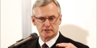 Former Ohio State football coach Jim Tressel, a political rookie, decides not to run for governor