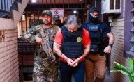 Hernán Bermúdez llega a Toluca para ser trasladado al Altiplano, luego de escalas y casi 30 horas de traslado desde Paraguay