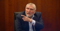 Adán López niega conflicto de interés por dar servicio a una empresa; señala que no era funcionario