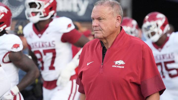 Arkansas falls to Memphis, 32