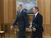 Choque institucional en España: el Gobierno acusa a Feijóo de desconsiderar al Rey por ausentarse de la apertura del año judicial