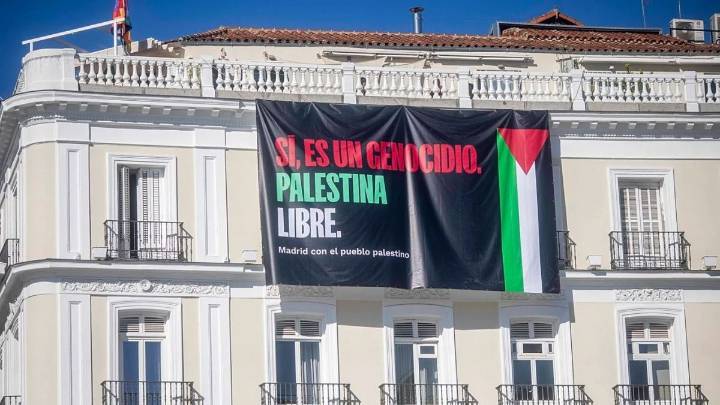 Almodóvar y 300 artistas se manifestaron por Gaza en Madrid