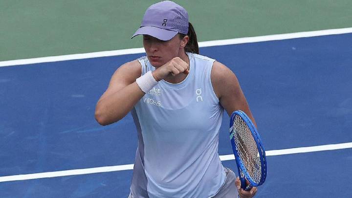 Iga Swiatek advances to fourth round at China Open with 400th career win