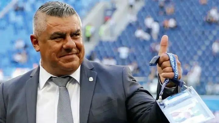 ¿De que es la bandera que colgó la AFA para el partido de Argentina?
