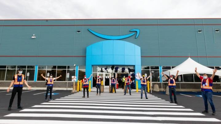 Amazon Trial Begins Today in Quebec Over Warehouse Closures