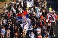 Miles de serbios protestan de nuevo en Belgrado contra la brutalidad policial