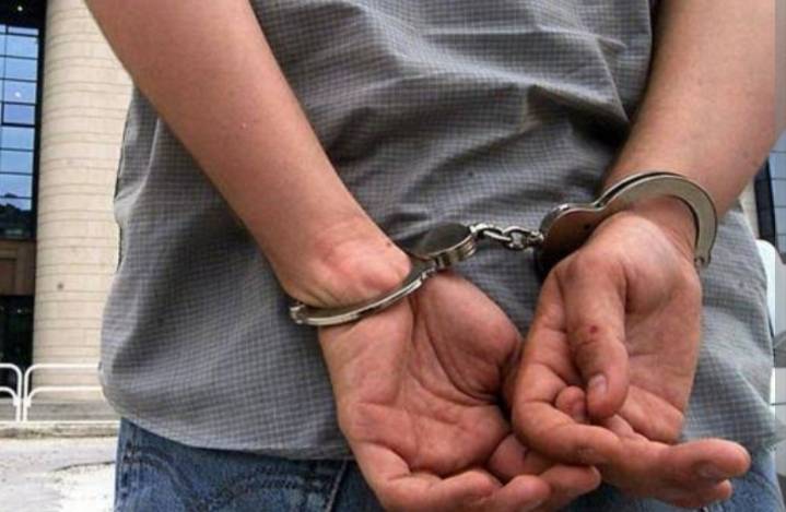Detienen a hombre por amenazas