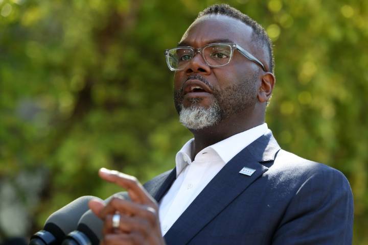 Mayor Brandon Johnson on Labor Day: 'No federal troops in the city of Chicago!'