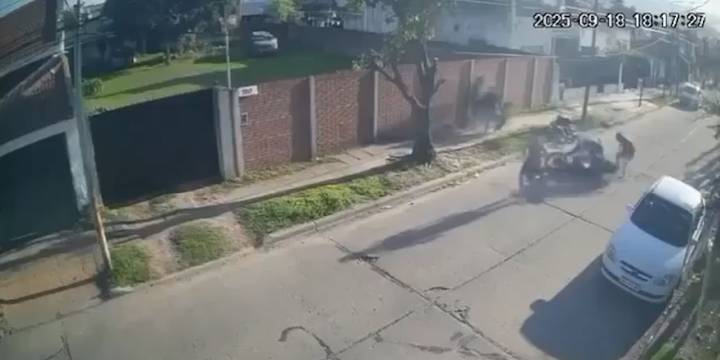Un vendedor de chipas se defendió a los golpes de dos motochorros que intentaron robarle en Merlo