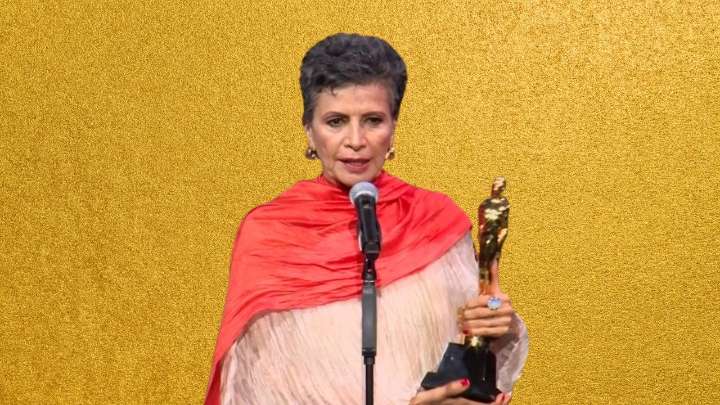 Patricia Reyes Spíndola recibe el Ariel de Oro con una ovación de pie