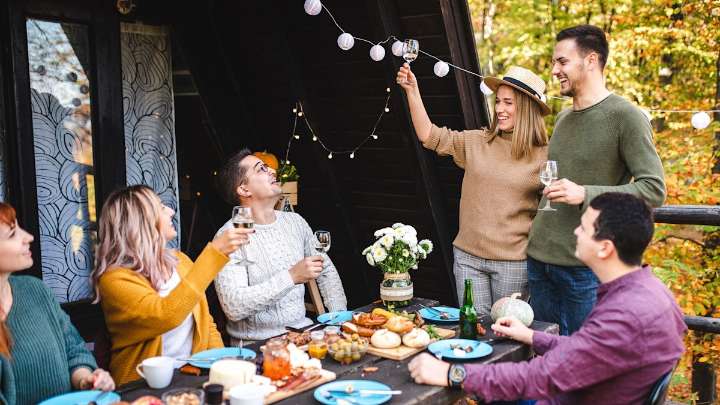 How to host a perfect dinner party: tips for a cosy autumn evening