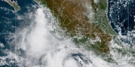 Narda alcanza fuerza de huracán en el Pacífico