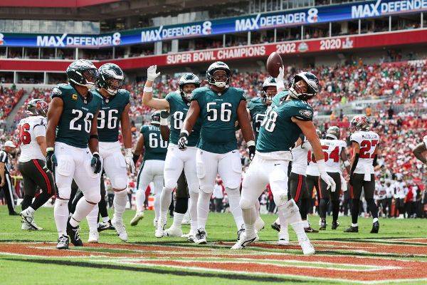 Eagles put 'exciting' twist on tush push for two touchdowns
