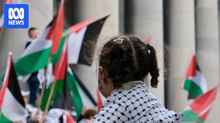Teachers and students affected by anti-Palestinian racism, report into schools shows