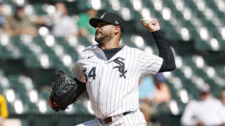 Martin Perez leaves White Sox game with potential injury