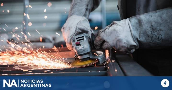 La producción manufacturera cayó en julio: 1,1% interanual y 2,3% con respecto al mes previo