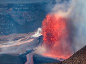 Alerta en Hawaii: el volcán Kilauea entró en erupción y expulsó lava hasta 150 metros