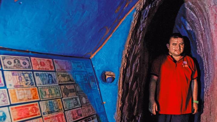 Una cueva en Cocorná, Antioquia, esconde un gran museo de monedas y billetes