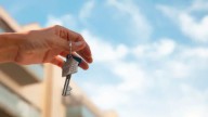 Airbnb y otras plataformas deberán eliminar 53.000 alojamientos turísticos por nueva ley